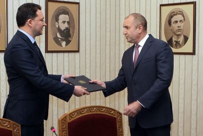 Президентската рулетка се завъртя Държавният глава връчи втория мандат за съставяне